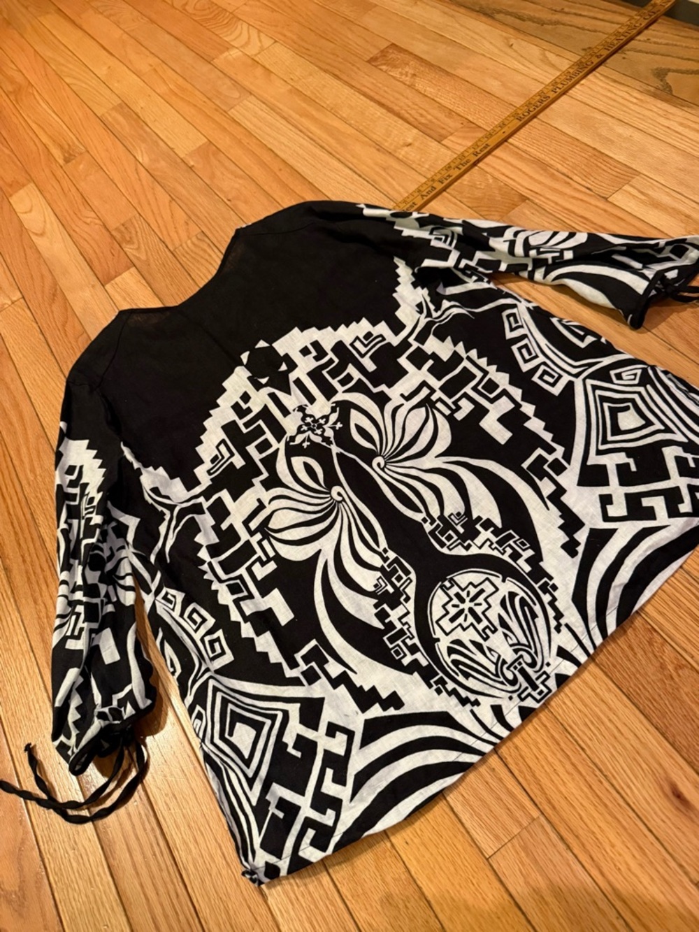 Black & White Linen Geometric Print Women's Top - Picture 7 of 8